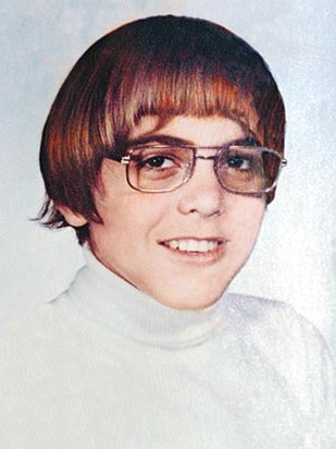 young+George+Clooney+with+a+cool+geek+hairstyle.jpg