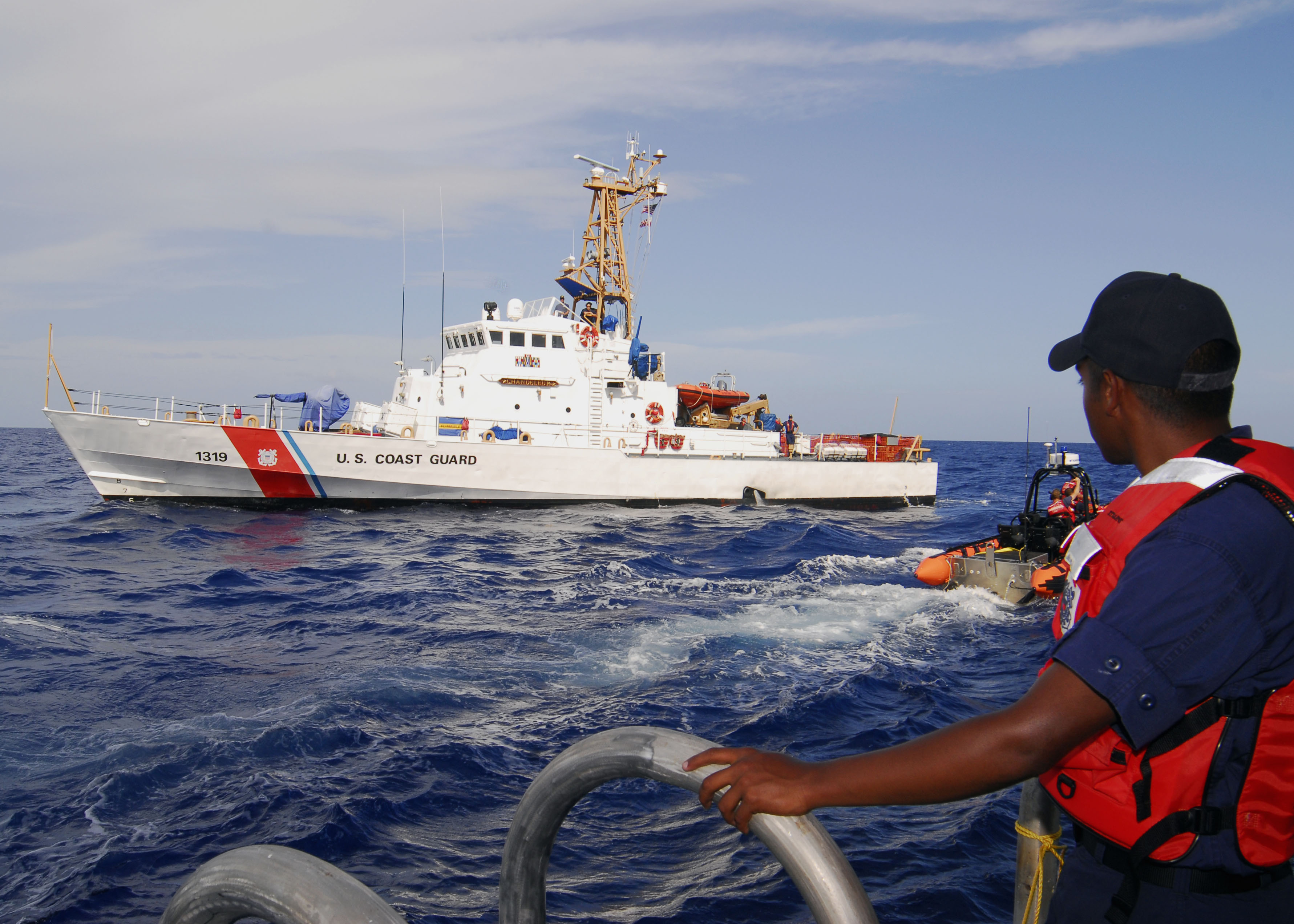 United_States_Coast_Guard_Cutter_Chandeleur.jpg